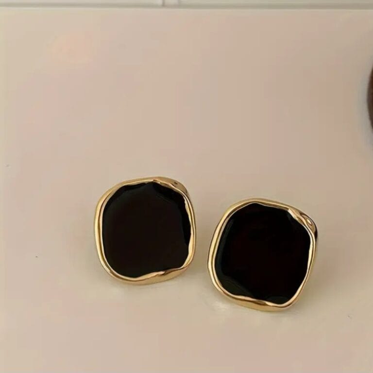 BLACK STUD